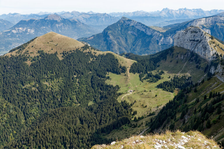Vue plongeante sur le chalet de Balme.
